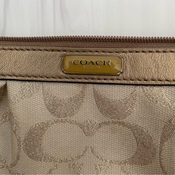 Coach Classic C Medium Size Wristlet- Gold - Picture 5 of 9